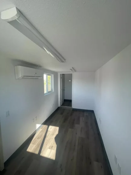 Contenedor marítimo transformado en oficina de 20 pies - Imagen 8