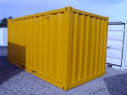 Le conteneur de stockage de 15 pieds est la solution parfaite pour ceux qui ont besoin d’un espace de stockage sûr et efficace dans un espace compact. Avec une capacité de 28 m³ et un conteneur vide de 915 kg, il contient un espace suffisant pour stocker une variété de matériaux avec des matériaux ordinaires et solides.